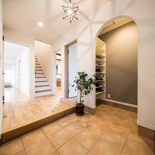 T様邸　ビルトインガレージのあるアメリカンヴィンテージの家