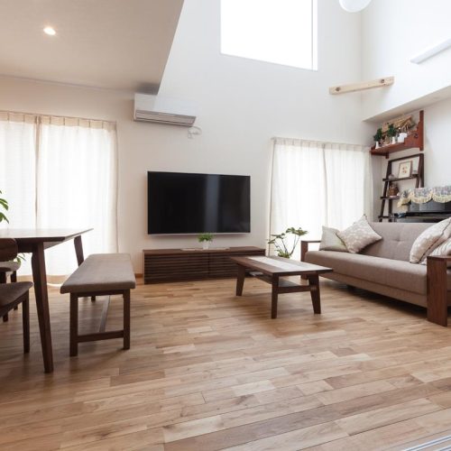 F様邸　太陽光パネルと吹き抜けのお家