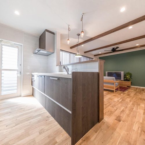 T様邸　ビルトインガレージのあるアメリカンヴィンテージの家