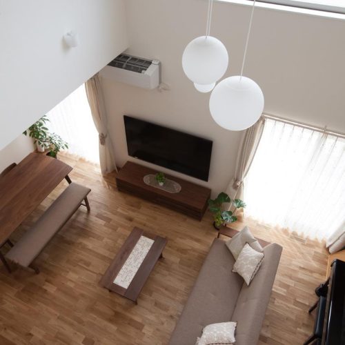 F様邸　太陽光パネルと吹き抜けのお家