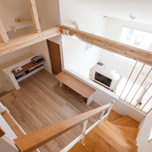 F様邸　太陽光パネルと吹き抜けのお家