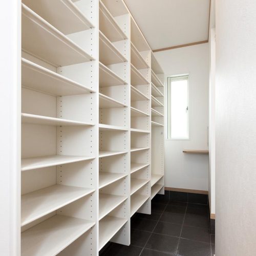 S様邸　八尾　太陽光パネルと回遊性のある廊下と家事ラク間取りの広々二世帯住宅