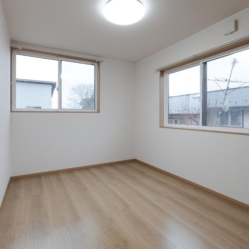 N様邸　大容量の玄関収納付の玄関、ママの家事動線を考えた間取り落ち着いたデザインのお家