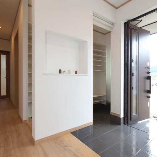 S様邸　八尾　太陽光パネルと回遊性のある廊下と家事ラク間取りの広々二世帯住宅