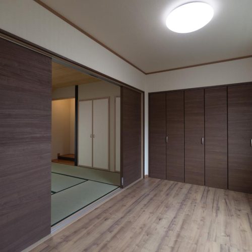 S様邸　八尾　太陽光パネルと回遊性のある廊下と家事ラク間取りの広々二世帯住宅