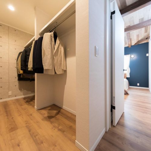 T様邸　ビルトインガレージのあるアメリカンヴィンテージの家