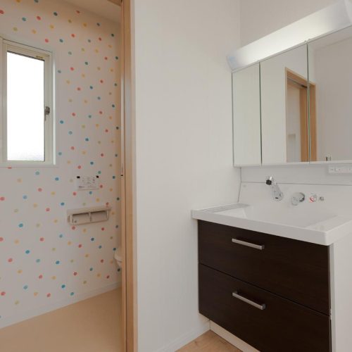 S様邸　八尾　太陽光パネルと回遊性のある廊下と家事ラク間取りの広々二世帯住宅