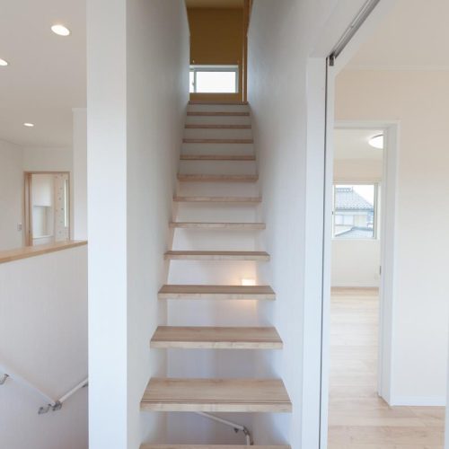 S様邸　八尾　太陽光パネルと回遊性のある廊下と家事ラク間取りの広々二世帯住宅