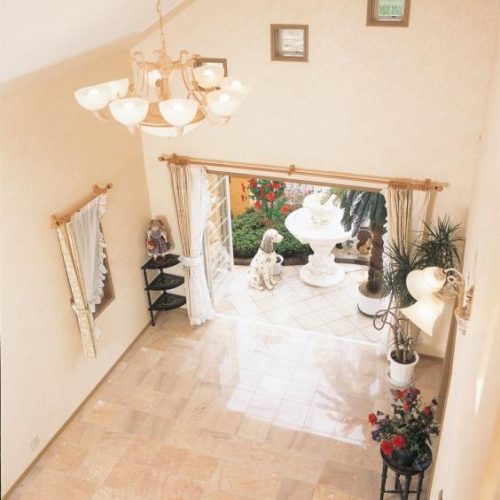 洋風な家_南仏の自由と温もりに溢れた暮らし