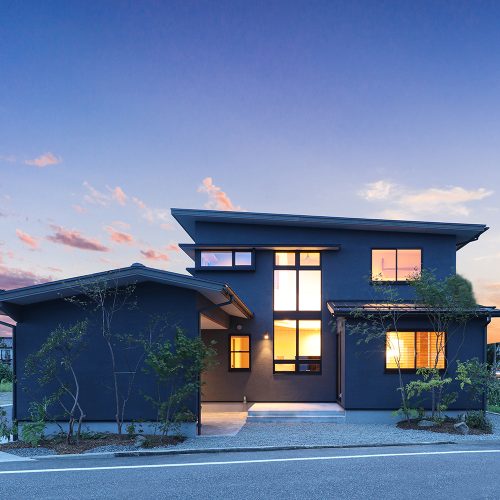 O様邸「コンパクトな敷地で豊かに暮らす、ガレージのある家」