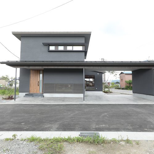 O様邸「コンパクトな敷地で豊かに暮らす、ガレージのある家」