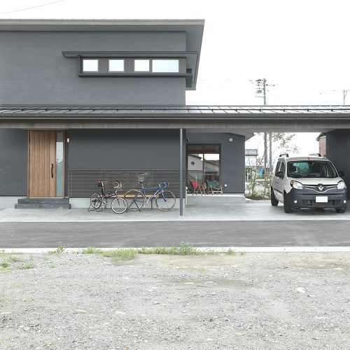 O様邸「コンパクトな敷地で豊かに暮らす、ガレージのある家」