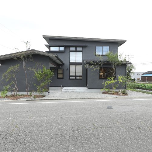 O様邸「コンパクトな敷地で豊かに暮らす、ガレージのある家」