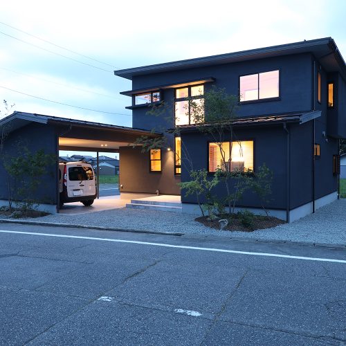 O様邸「コンパクトな敷地で豊かに暮らす、ガレージのある家」