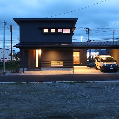 O様邸「コンパクトな敷地で豊かに暮らす、ガレージのある家」