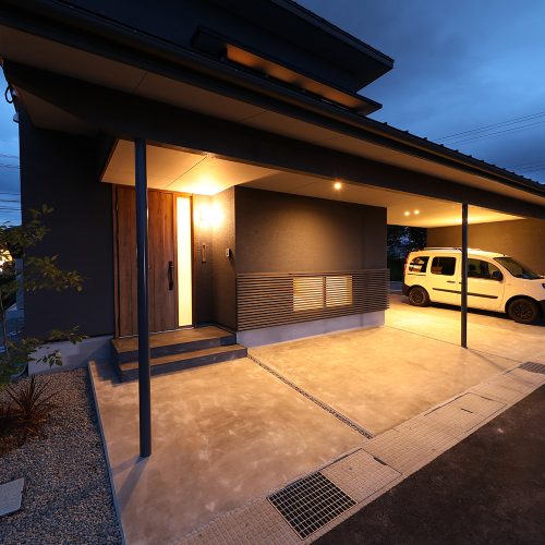 O様邸「コンパクトな敷地で豊かに暮らす、ガレージのある家」