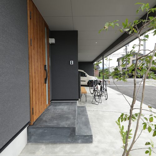 O様邸「コンパクトな敷地で豊かに暮らす、ガレージのある家」