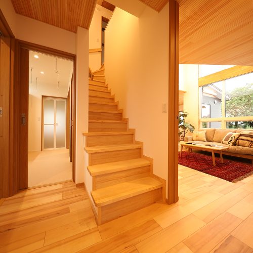 O様邸「コンパクトな敷地で豊かに暮らす、ガレージのある家」