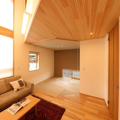 O様邸「コンパクトな敷地で豊かに暮らす、ガレージのある家」