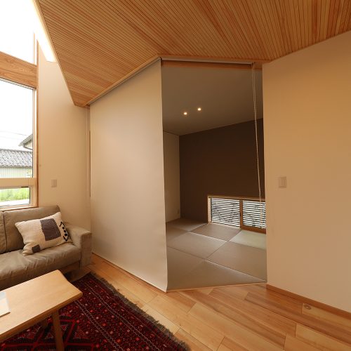 O様邸「コンパクトな敷地で豊かに暮らす、ガレージのある家」