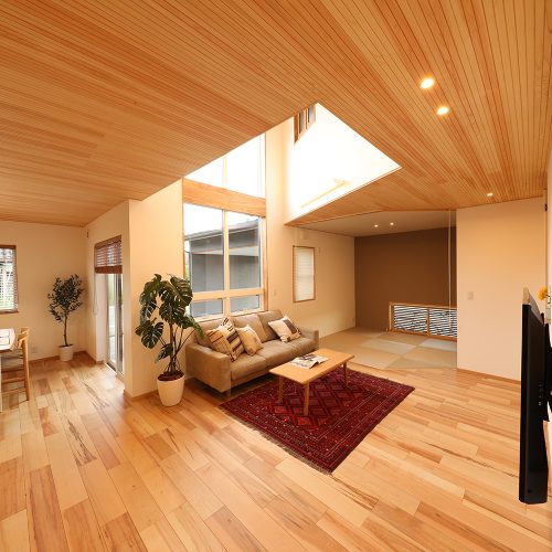 O様邸「コンパクトな敷地で豊かに暮らす、ガレージのある家」