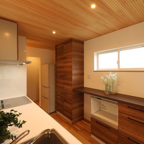 O様邸「コンパクトな敷地で豊かに暮らす、ガレージのある家」