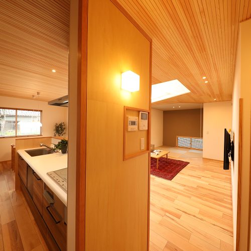 O様邸「コンパクトな敷地で豊かに暮らす、ガレージのある家」