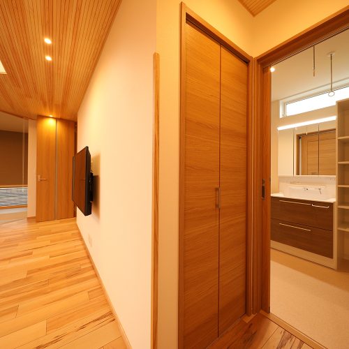 O様邸「コンパクトな敷地で豊かに暮らす、ガレージのある家」