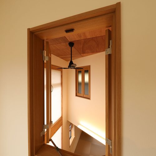 O様邸「コンパクトな敷地で豊かに暮らす、ガレージのある家」