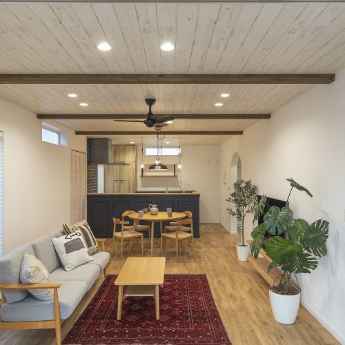 施工事例　I様邸　白い外観と三角屋根がかわいい住まい