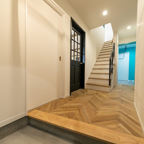 施工事例　I様邸　白い外観と三角屋根がかわいい住まい