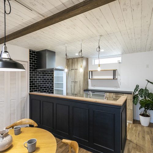 施工事例　I様邸　白い外観と三角屋根がかわいい住まい