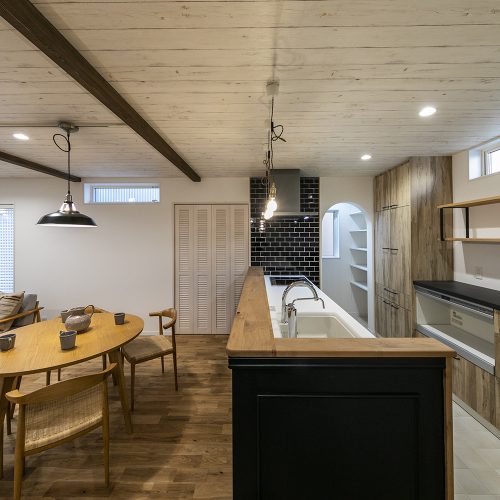 施工事例　I様邸　白い外観と三角屋根がかわいい住まい