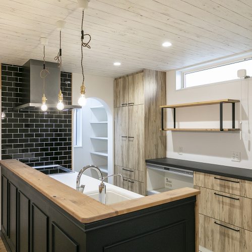 施工事例　I様邸　白い外観と三角屋根がかわいい住まい