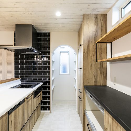 施工事例　I様邸　白い外観と三角屋根がかわいい住まい