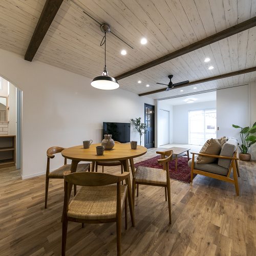 施工事例　I様邸　白い外観と三角屋根がかわいい住まい