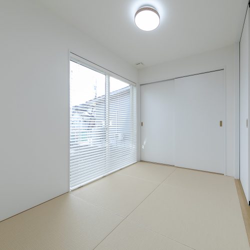 施工事例　I様邸　白い外観と三角屋根がかわいい住まい