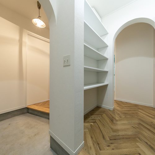 施工事例　I様邸　白い外観と三角屋根がかわいい住まい