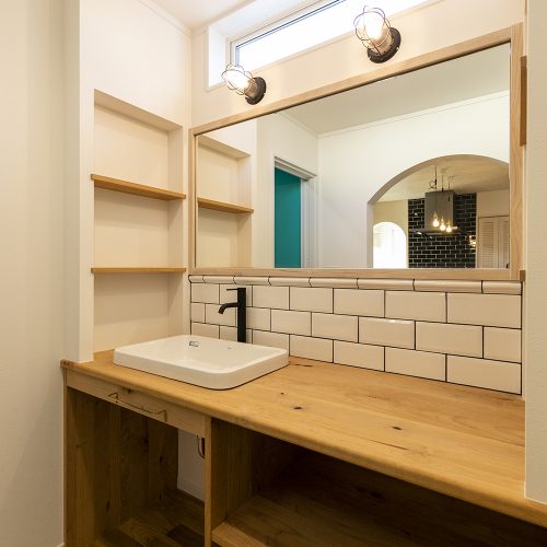 施工事例　I様邸　白い外観と三角屋根がかわいい住まい