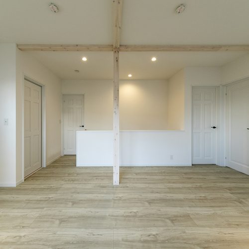 施工事例　I様邸　白い外観と三角屋根がかわいい住まい