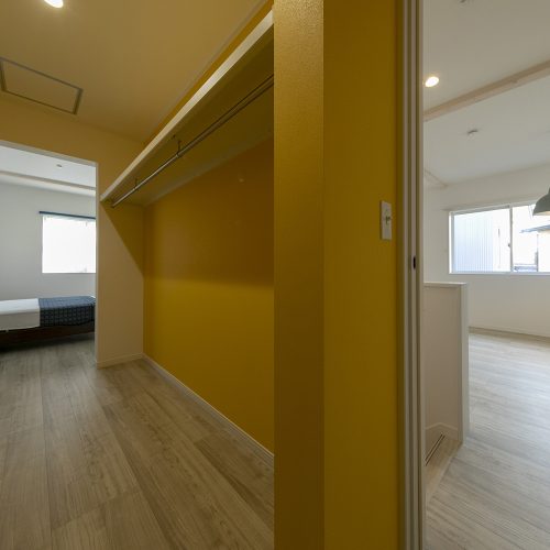 施工事例　I様邸　白い外観と三角屋根がかわいい住まい