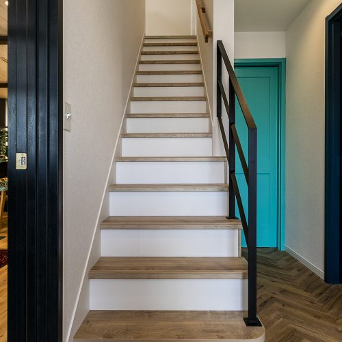 施工事例　I様邸　白い外観と三角屋根がかわいい住まい